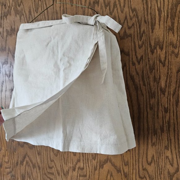 Linen Wrap-around (Lined) Creme Mini Skirt - Forever 21 Contemporary - Medium - Picture 4 of 10